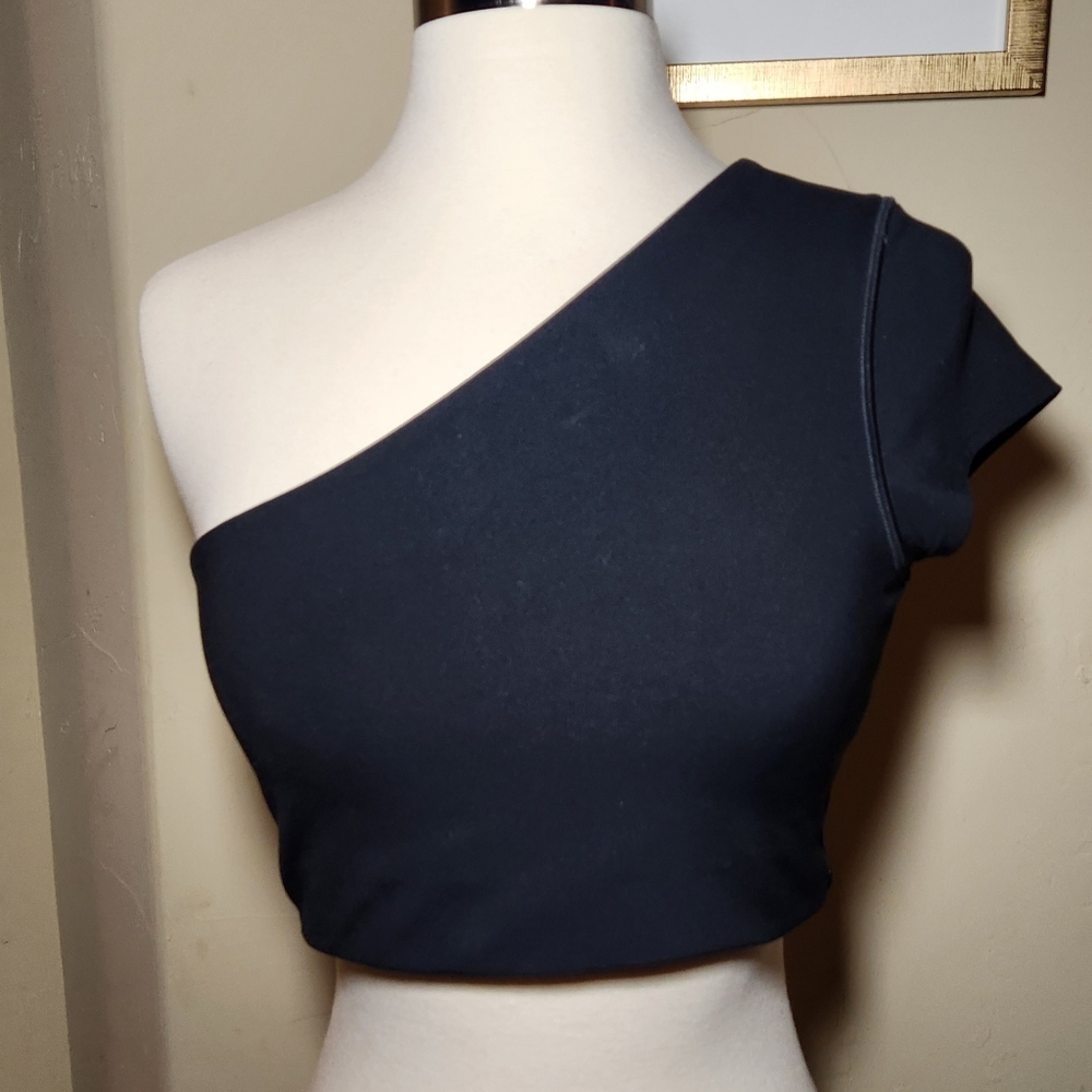 L*Space Black Gennesee One Shoulder Crop Top Size Medium‎